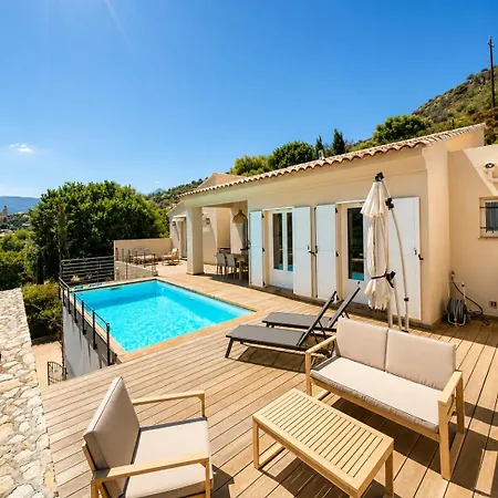 Vue Avec Piscine Privee *