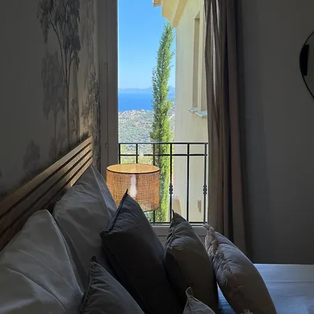 Villa Vue Avec Piscine Privee *